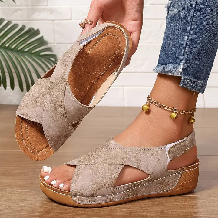 Ortopedyczne damskie sandały na koturnie w stylu vintage